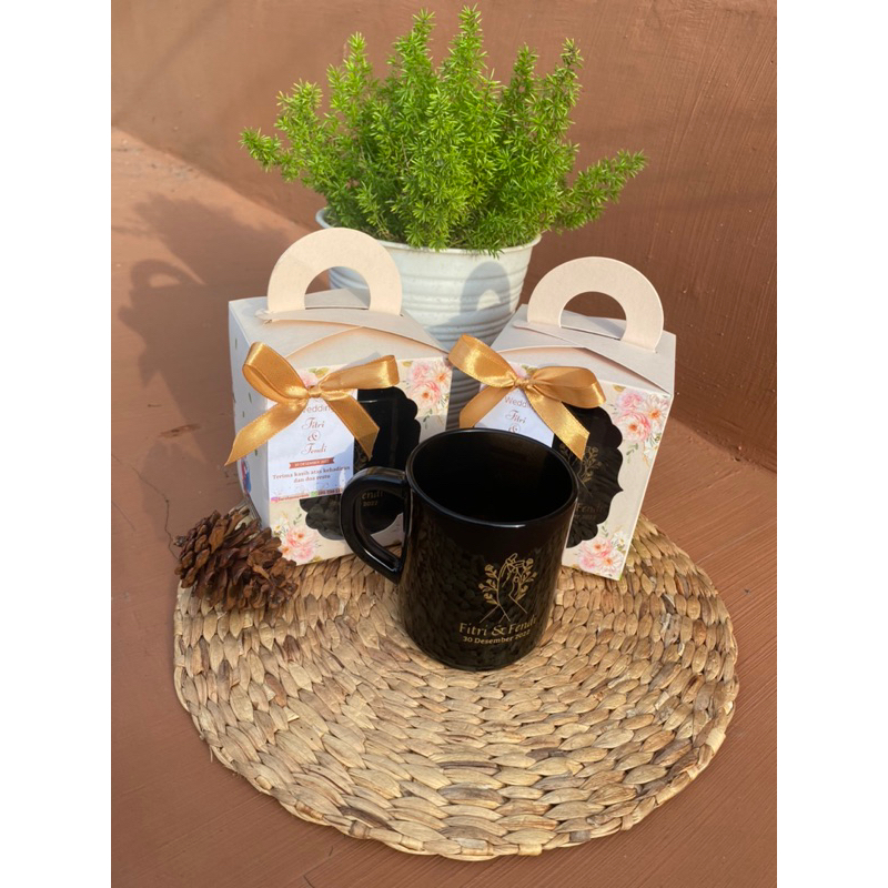 Souvenir Gelas Gagang Hitam