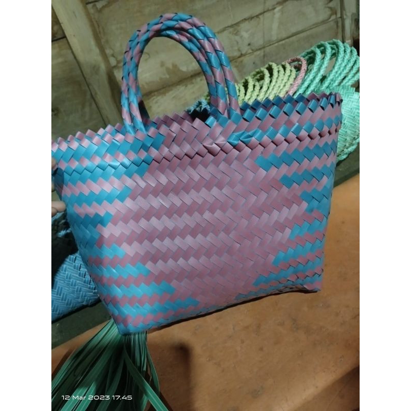 tas anyaman size M atau Tanggung