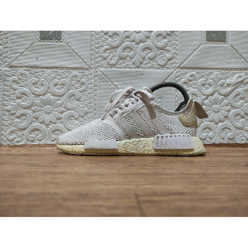 sepatu bekas Adidas nmd R1 size 37