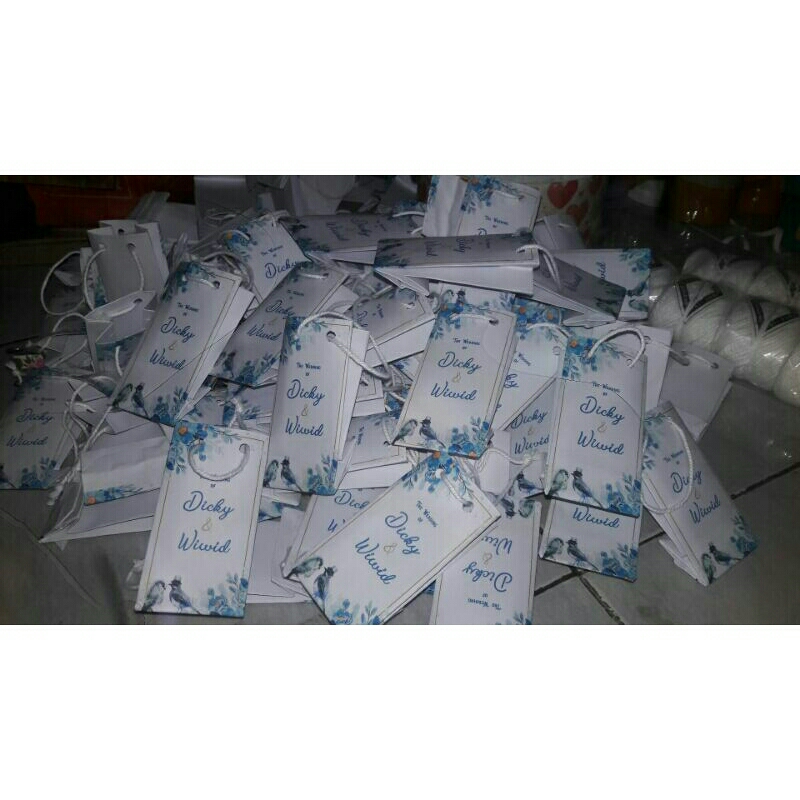 

paperbag ukuran 13x7x3cm (pxlxt) desain custom isi 50pc