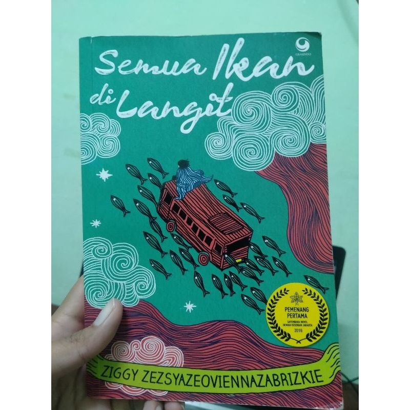 preloved - novel semua ikan di langit by ziggy