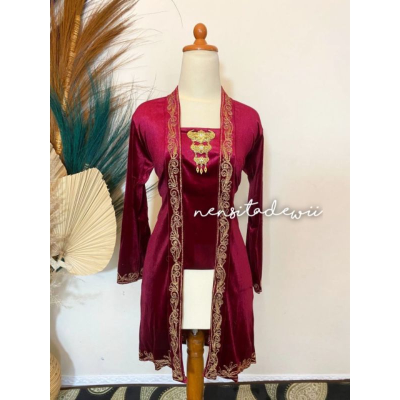 Kebaya Bordir Panjang, Model Kutubaru - Warna Maroon