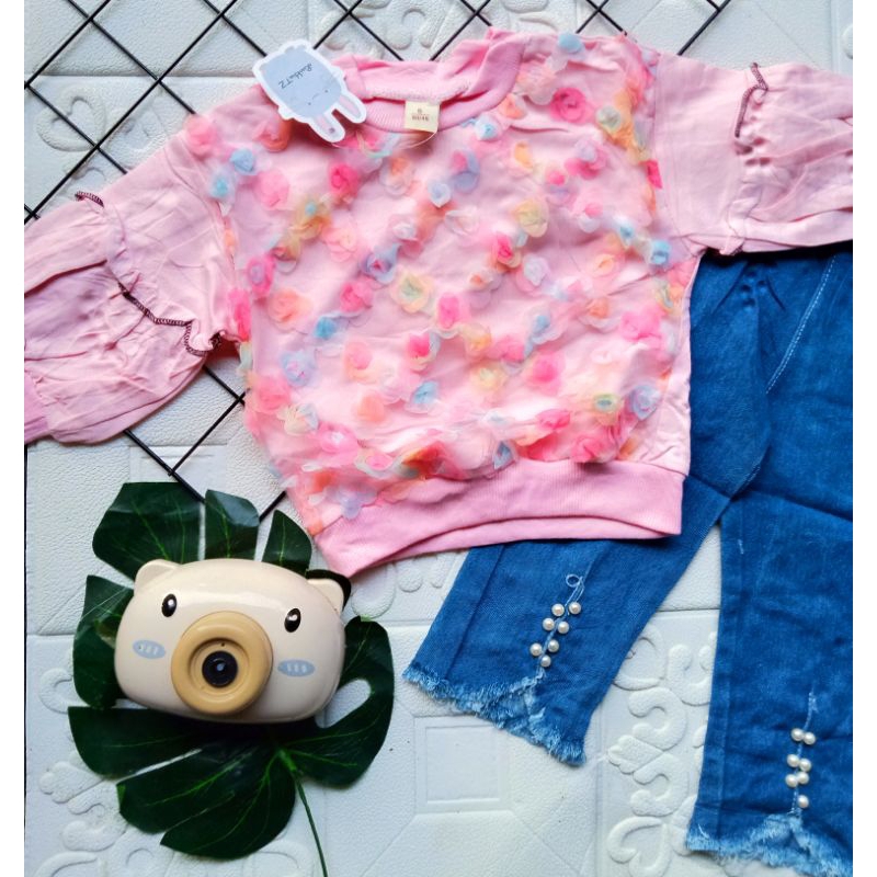 SETELAN CELANA JEANS MUTIARA ANAK PEREMPUAN IMPORT 1-5 TAHUN LENGAN PANJANG / SETELAN ANAK CEWEK IMPORT CELANA JEANS CUTBRAY MUTIARA + SWEATER BUNGA FLOWER LOVE