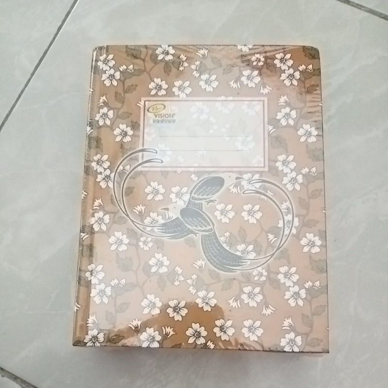 

Buku hardcover kwarto 100 lembar