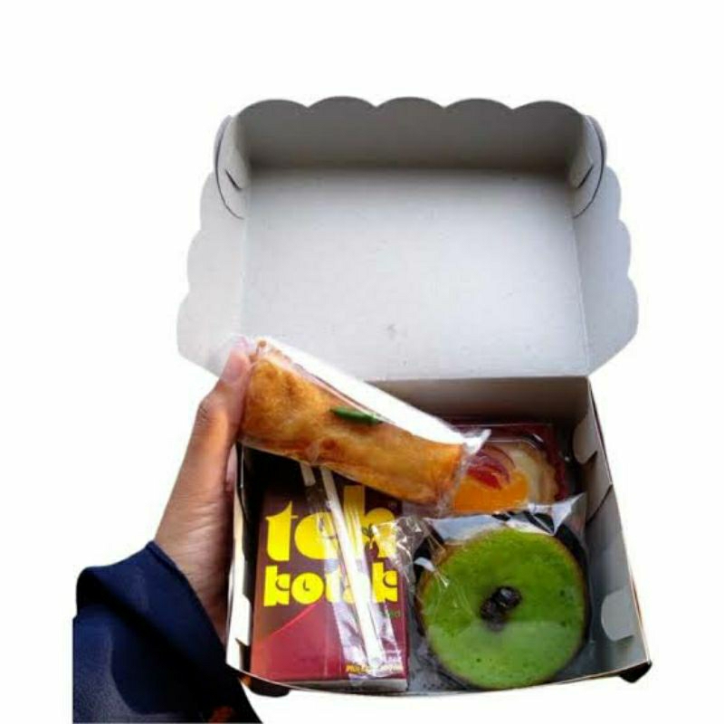 

Paket Snack Box 4 Kue + Teh Kotak Termurah