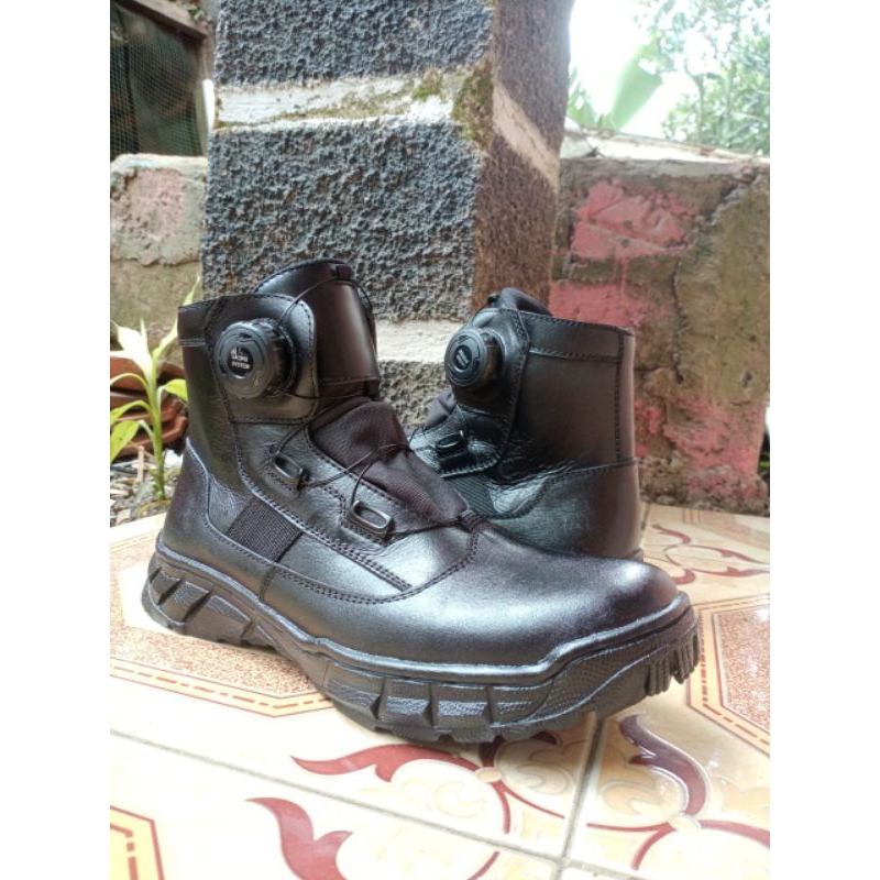 Sepatu Boa Midtrack Tali Putar Replika