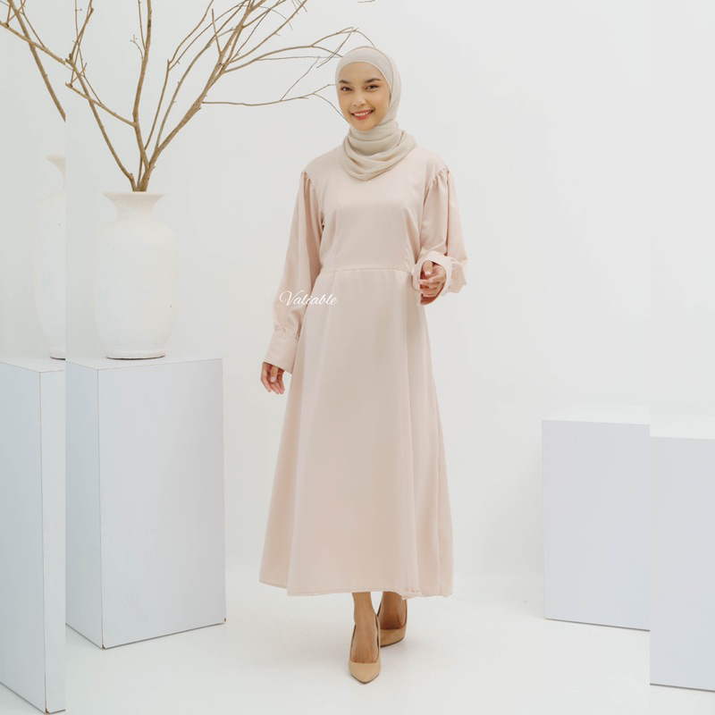 Taleetha Satin Maxy Dress Valiable