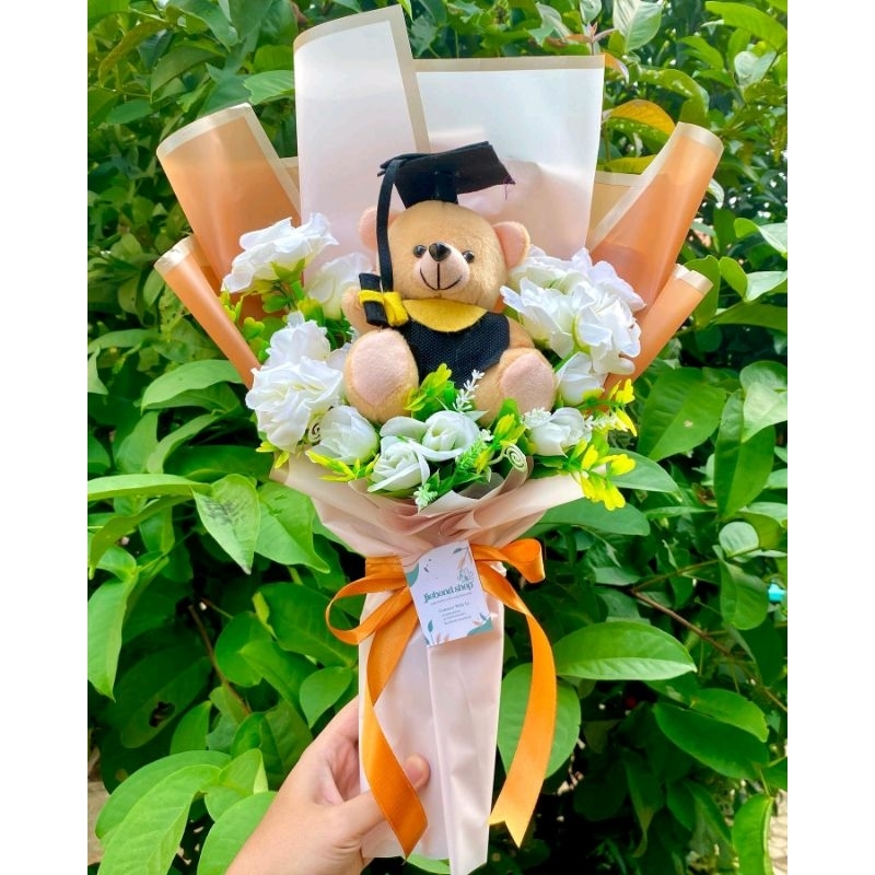 BUKET PREMIUM BONEKA WISUDA BUNGA ELEGAN KERTAS CELLOPHANE / BUKET SNACK MEWAH / BUKET SNACK MENARIK / BUKET SNACK HADIAH WISUDA / HADIAH SIDANG / WEDDING / ANNIVERSARY / HADIAH PACAR / JAJANAN / BINGKISAN / SIDANG SKRIPSI /