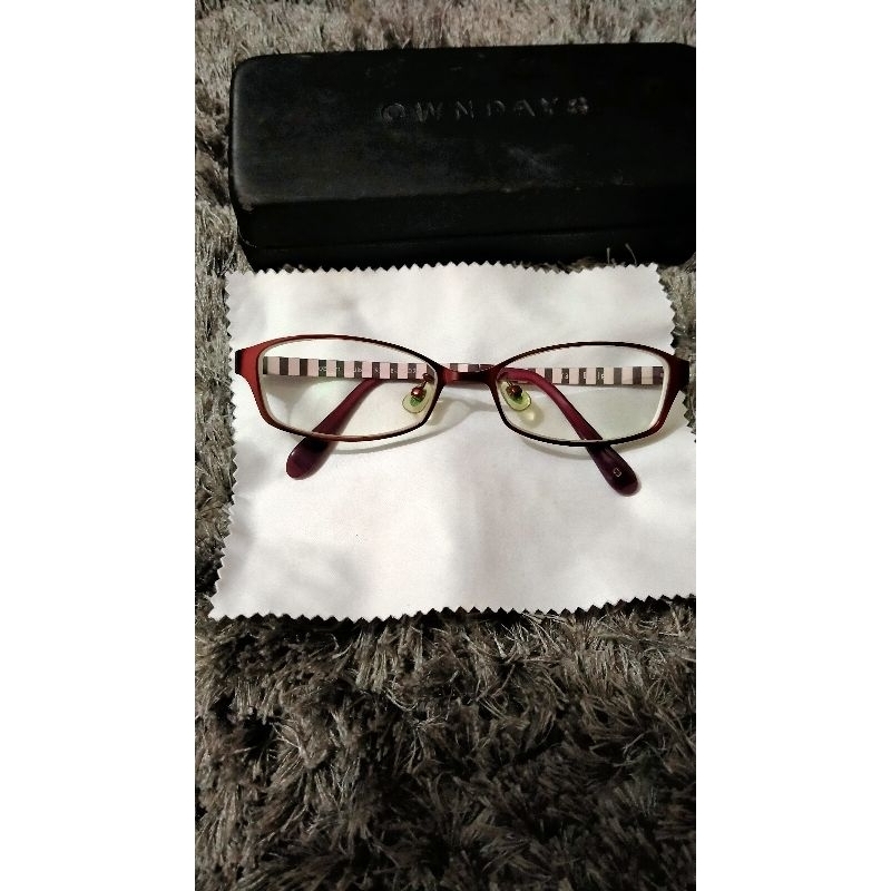 Preloved kacamata owndays