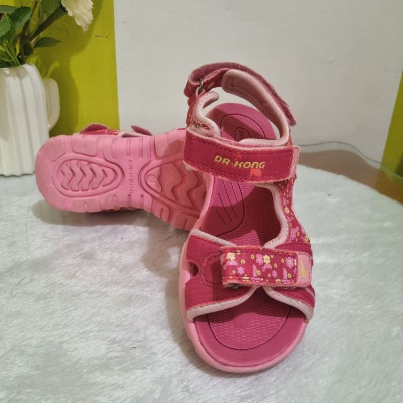 sendal gunung anak bunga bunga pink by Dr Kong preloved keren