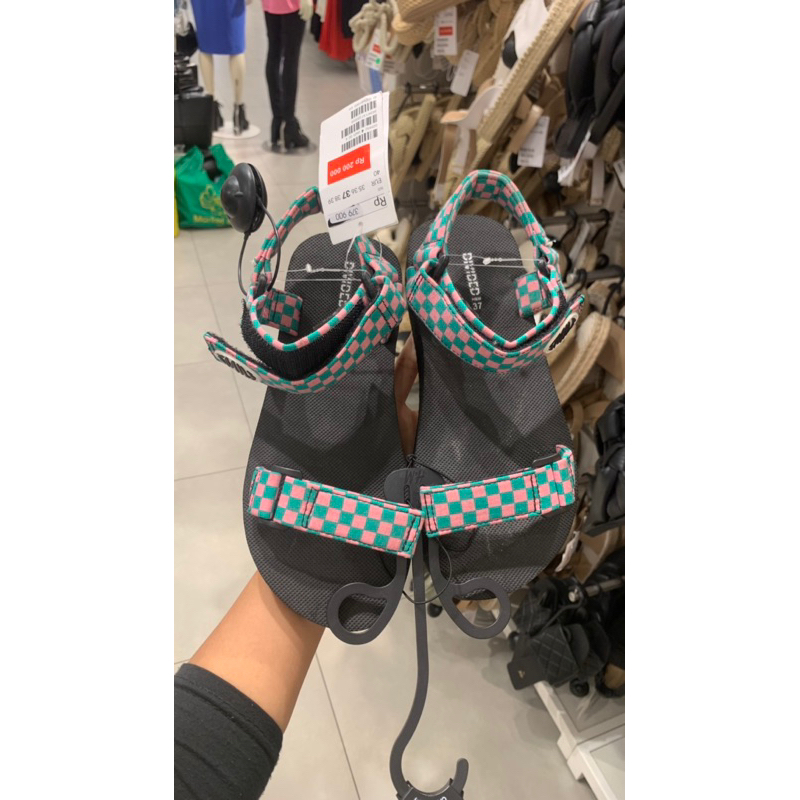 H&M sandal gunung wanita