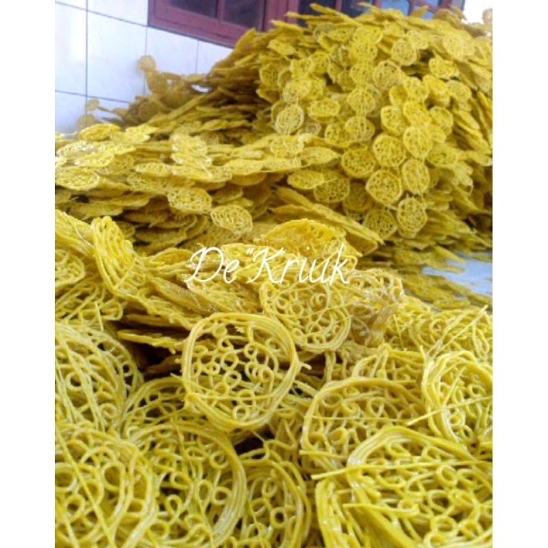 

Kerupuk mie Kuning Mentah / Kerupuk Ciplok Khas Tegal Asli 500gr Gurih dan Enak