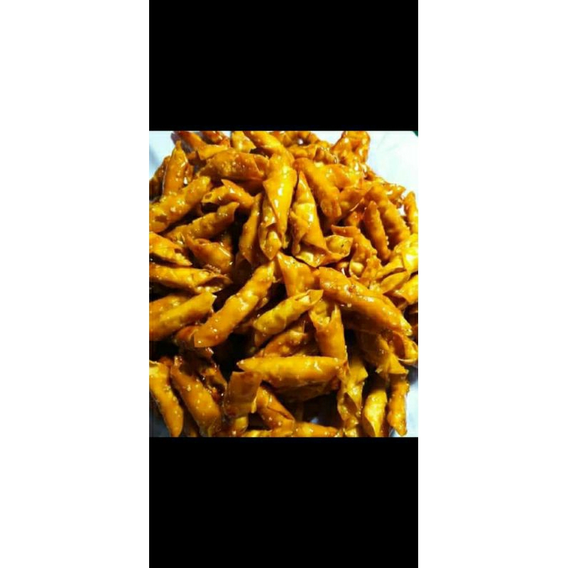 

KACANG SEMBUNYI SETENGAH KILO /MANIS RENYAH/KUE KACANG