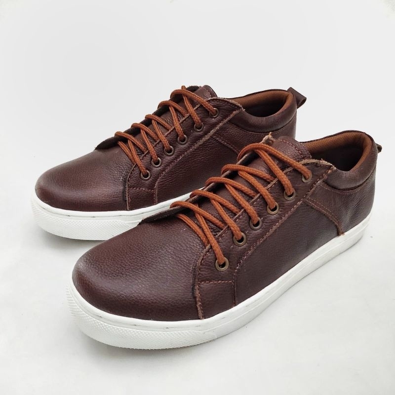 Sepatu Sneakers Pria Casual Bahan Kulit Asli 100% Original Elegan Cs2