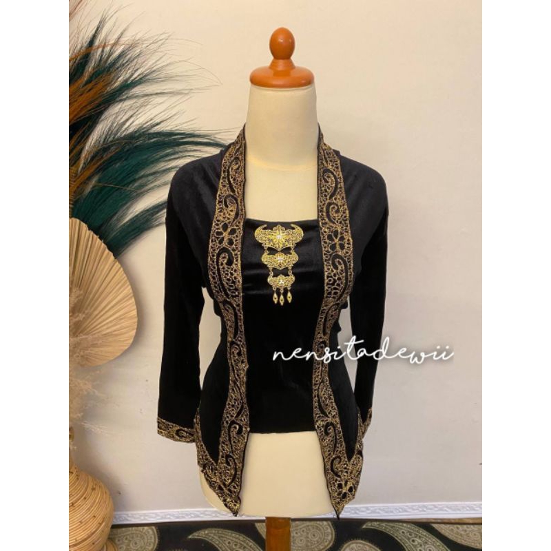 Kebaya Bordir, Model Kutubaru - Warna Hitam