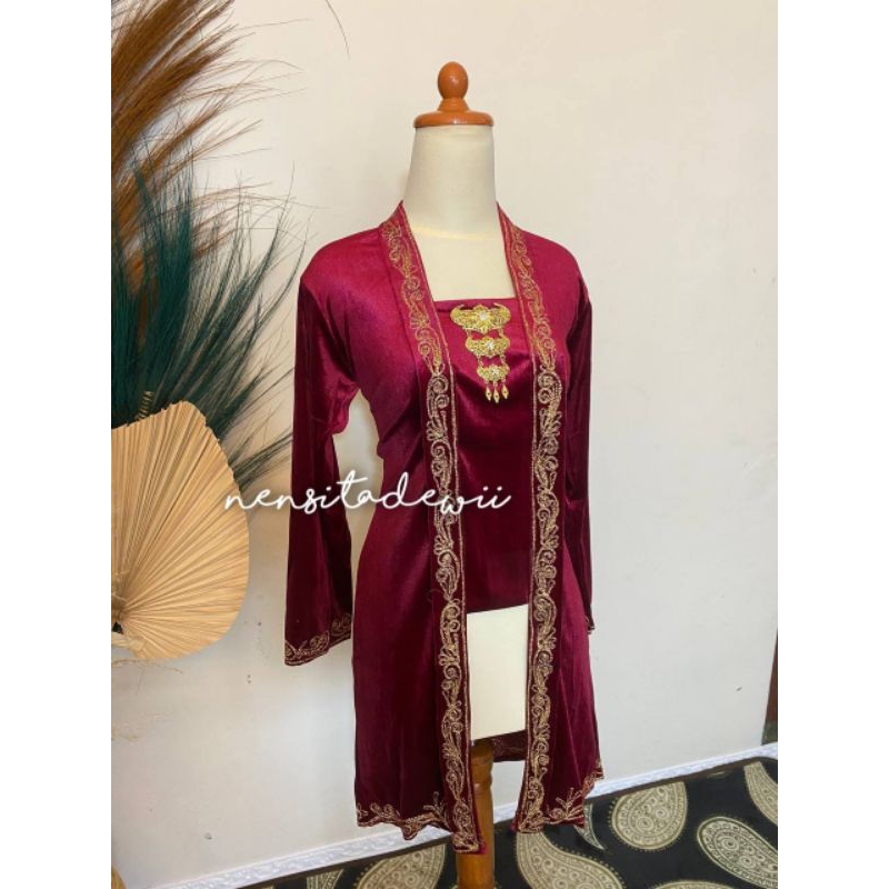 Kebaya Bordir Panjang, Model Kutubaru - Warna Maroon