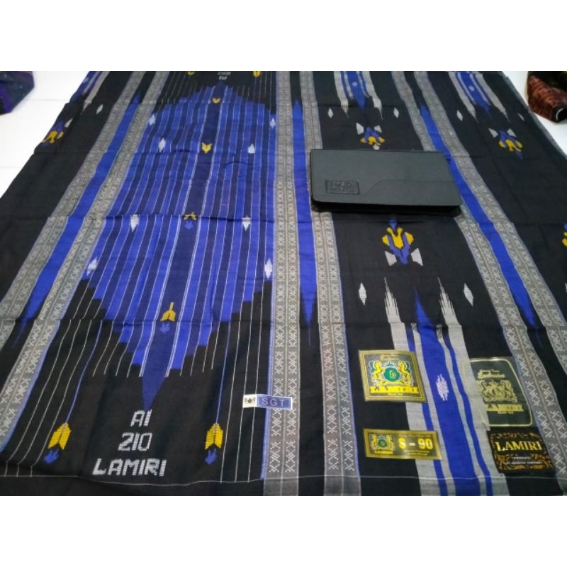 Sarung tenun Lamiri SGT Songket Gunung Timbul