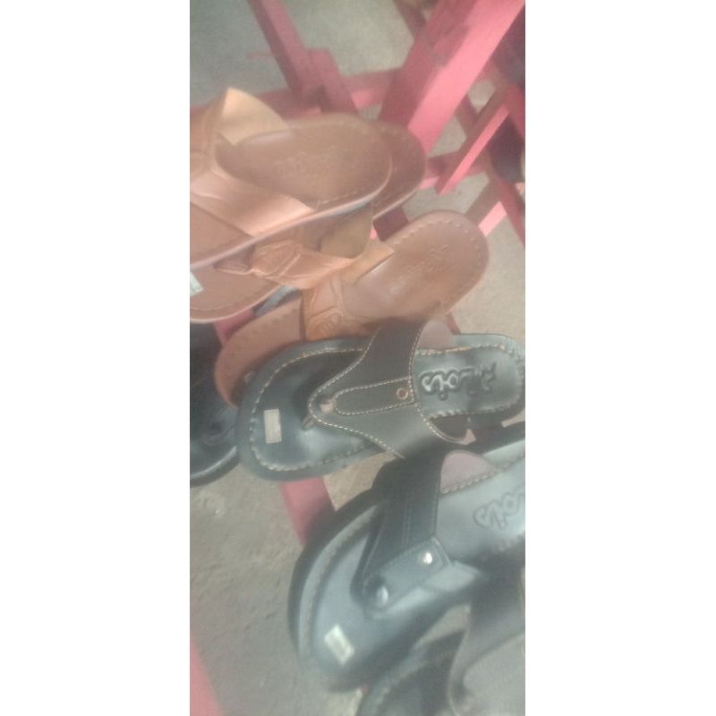 Lois dan kickers.sandal pria