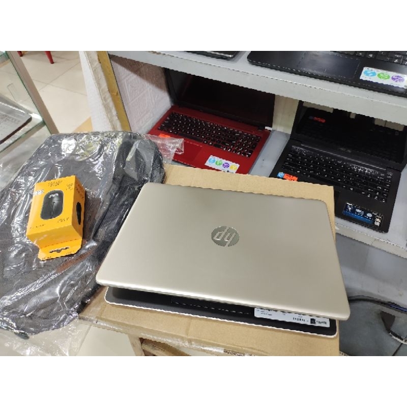 Laptop Leptop HP Celeron RAM 4GB SSD 128GB Mulus Seperti Baru