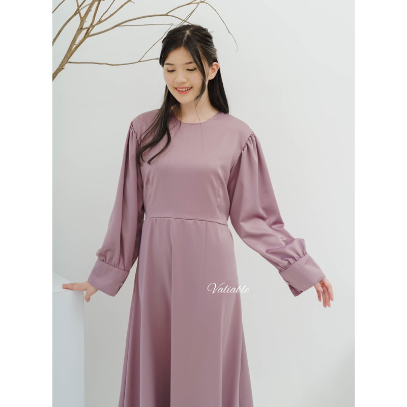 Taleetha Satin Maxy Dress Valiable