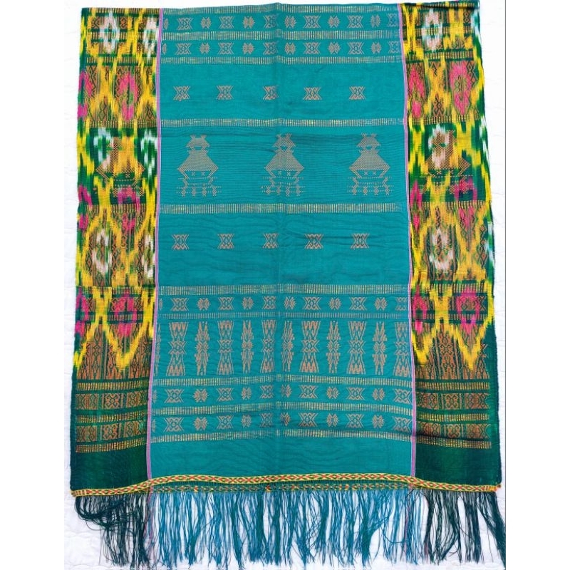 Uis nipes sutra motif rumah adat tidak bertepi dasar hijau