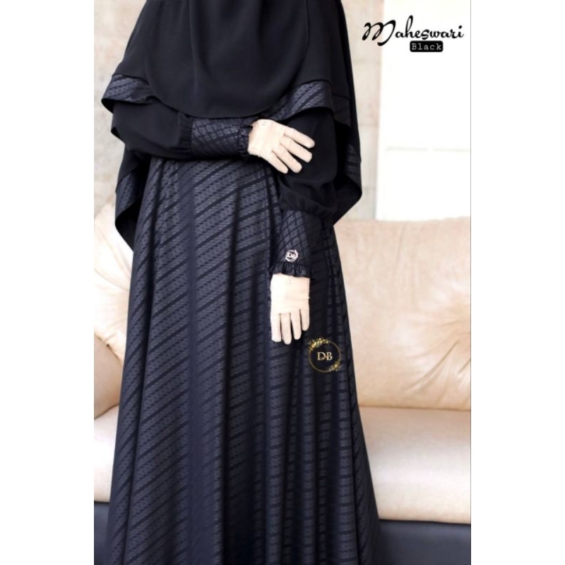 Maheswari duta busana