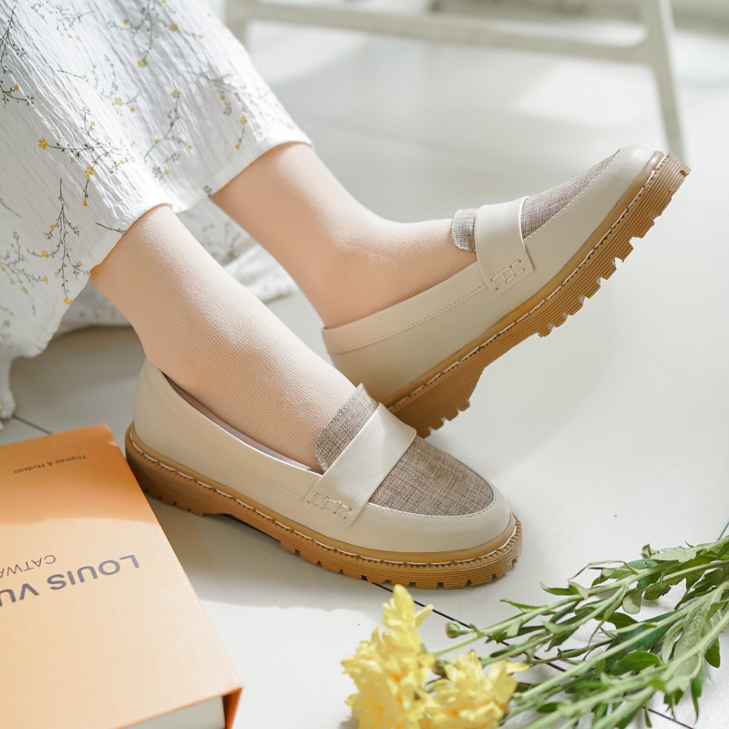 GRETA - Sepatu wanita / Loafers wanita/ Docmart wanita