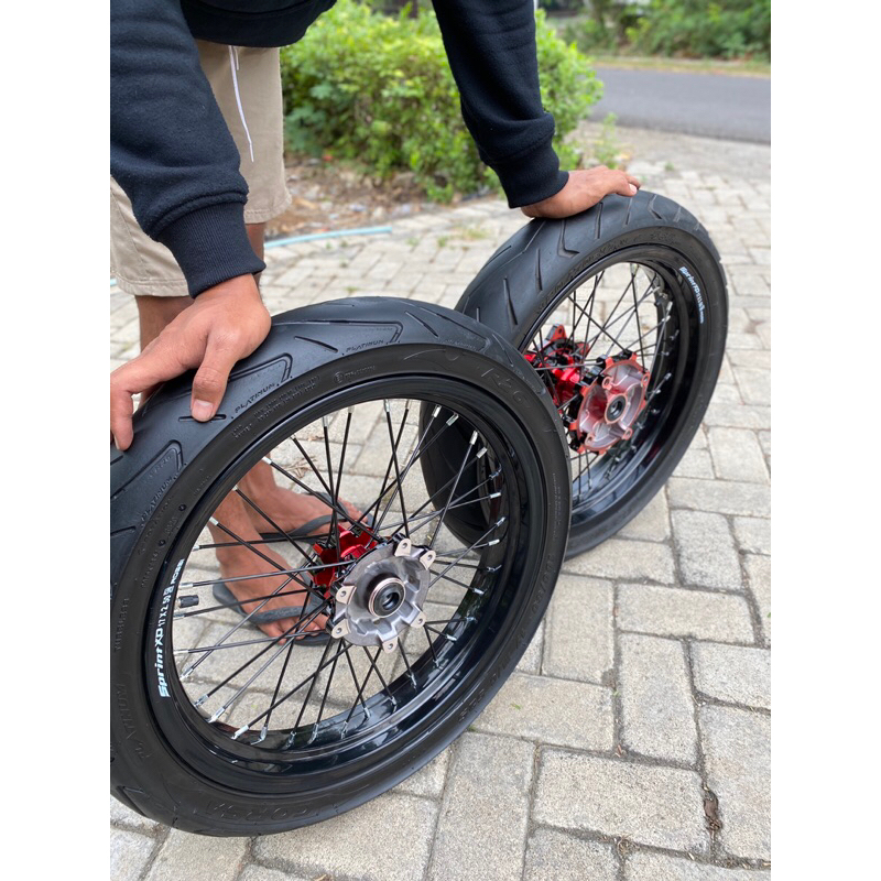 WHELSET KLX CRF MURAHH  velg set baru ban luar bekas