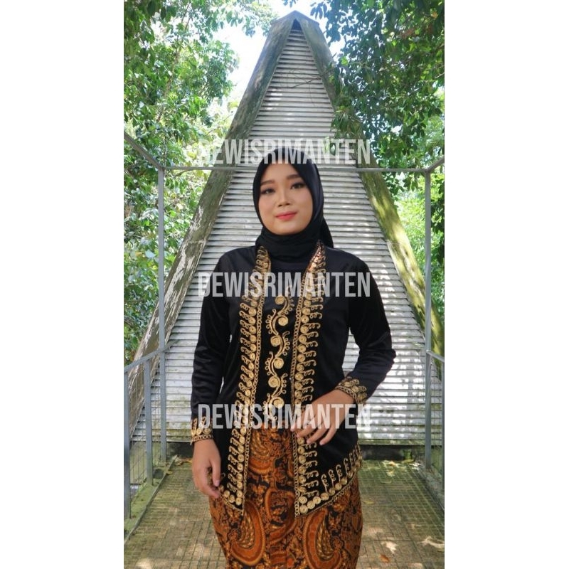 Kebaya bludru kornely