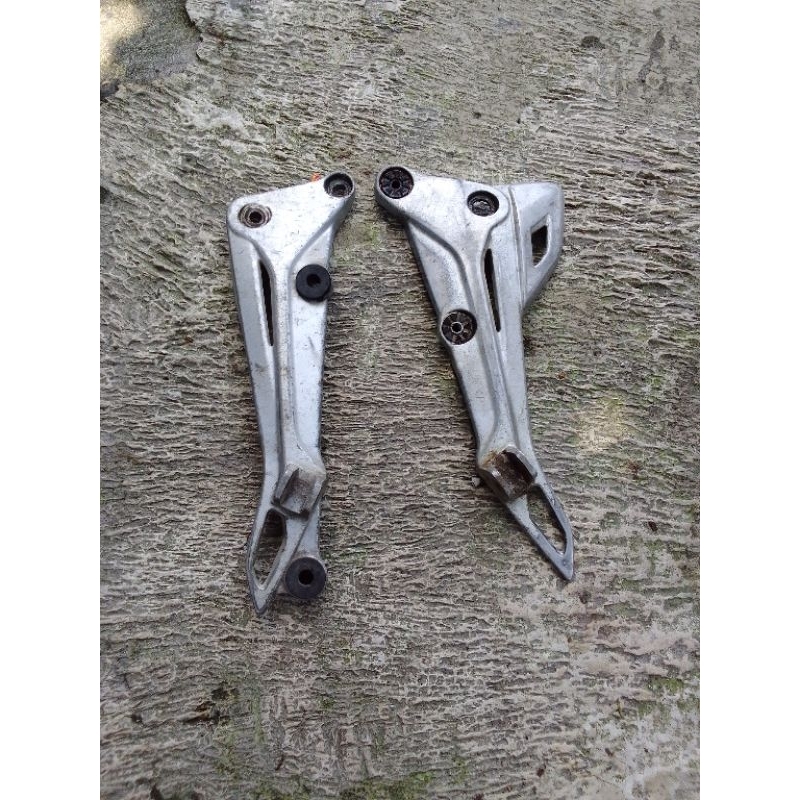 Breket Postep Footstep Bustep Pijakan Kaki Belakang Suzuki Smash Titan Smash 115 Titan