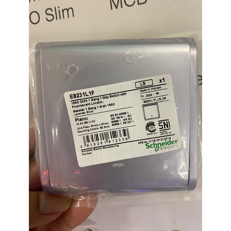 Saklar Engkel saklar tunggal Schneider Pieno Silver