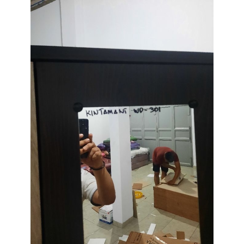 Lemari Pakaian 3 Pintu KINTAMANI WD 301