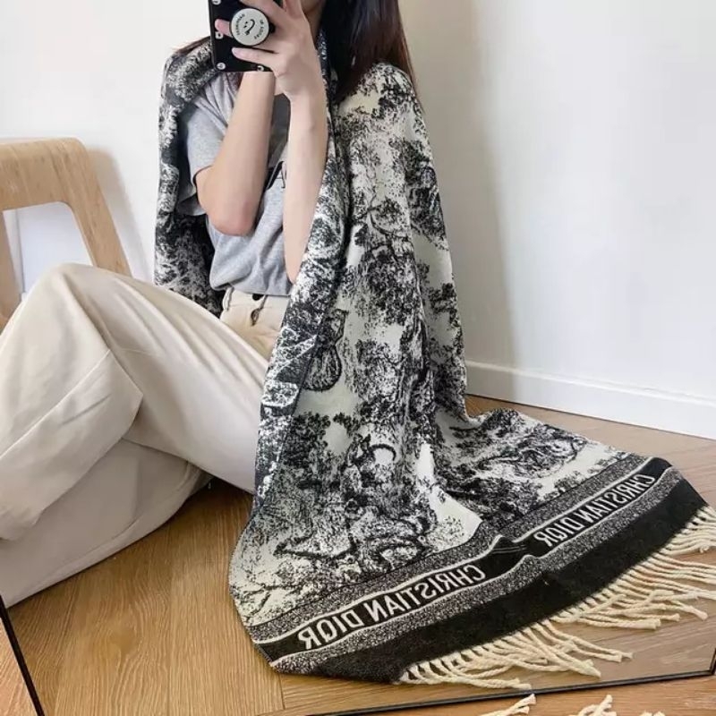 Syal &amp; Selendang Dyor Black Toile de Jouy Tiger Scarf Cashmere Wol