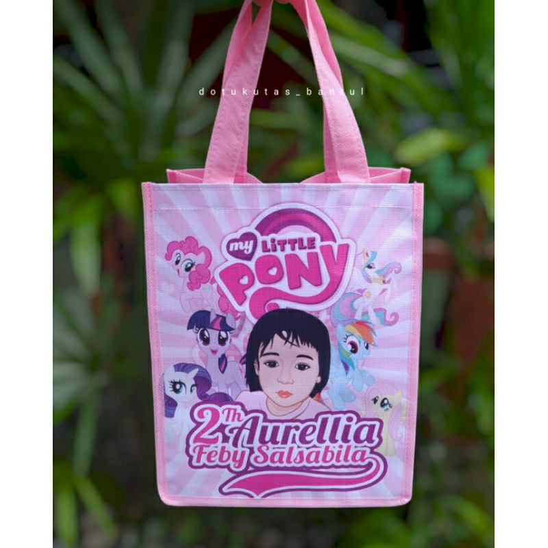 

TAS ULANG TAHUN/TAS ULANG TAHUN CUSTOM/TAS SOUVENIR ULANGTAHUN