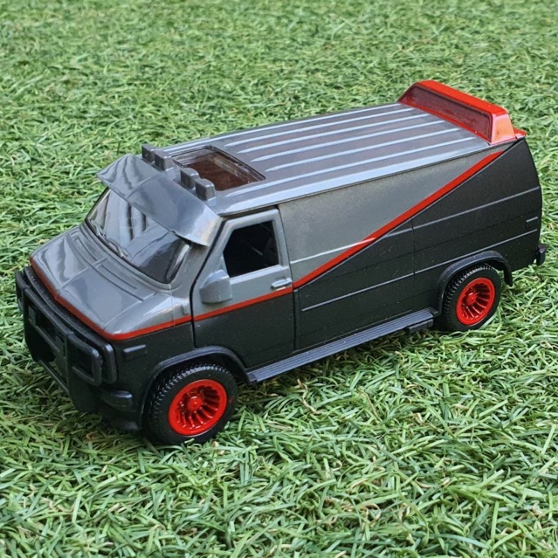 Diecast Miniatur mobil Gmc van the A team skala 1:32 light n sound