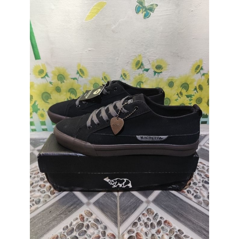 MACBETH Matthew Black Gum size 41 New