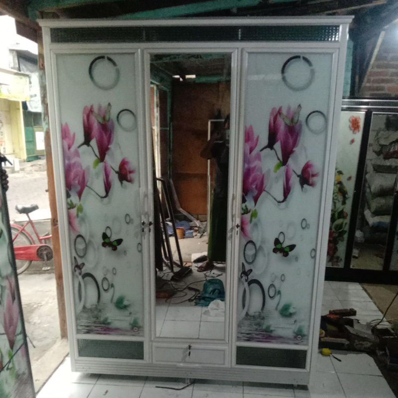 Lemari baju 3pintu (LACi) aluminium kaca murah