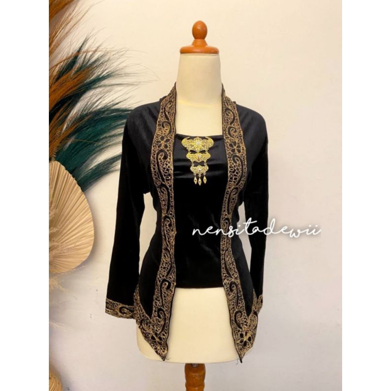 Kebaya Bordir, Model Kutubaru - Warna Hitam