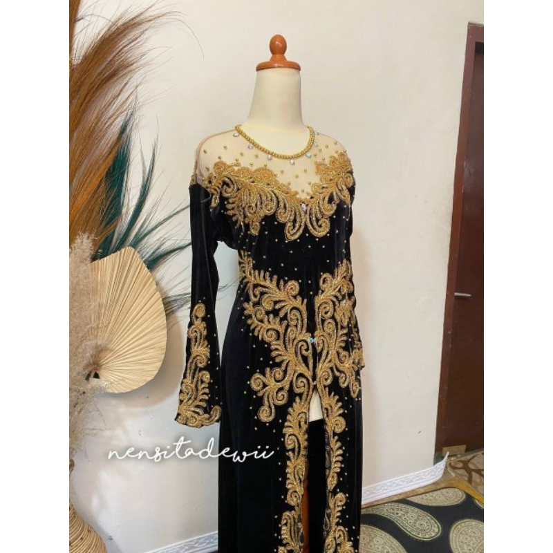 Kebaya Bludru Pengantin - Panjang Semata Kaki, Look Modern