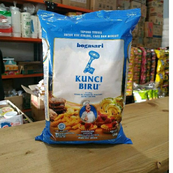 

Tepung terigu Kunci Biru 1kg Bogasari