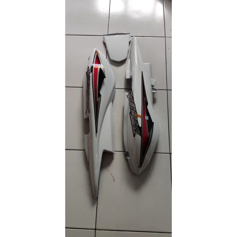 BODI BELAKANG TIREV TIGER REVO ALBINO