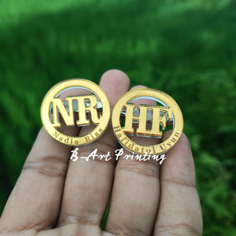 BROS NAMA BULAT GRAFIR NAMA PIN NULAT INISIAL PLUS NAMA GRAFIR /BISA JUGA UNTUK BROS HIJAB/NAMATAG Custom Bross Outline / Bross Custom / Nama Custom Akrilik