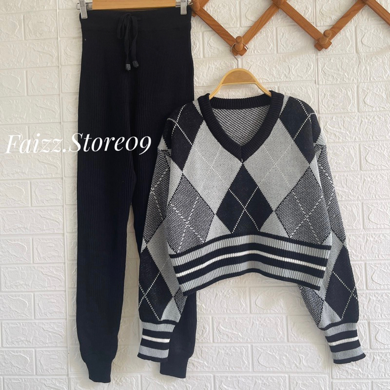 ONESET TANGSI SWEATER RAJUT STRIPPY KOREA MOTIF KETUPAT KERAH V SETELAN CELANA KULOT WANITA