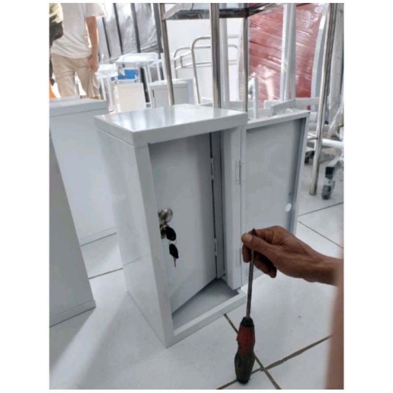Lemari Narkotika 2 pintu kecil besi