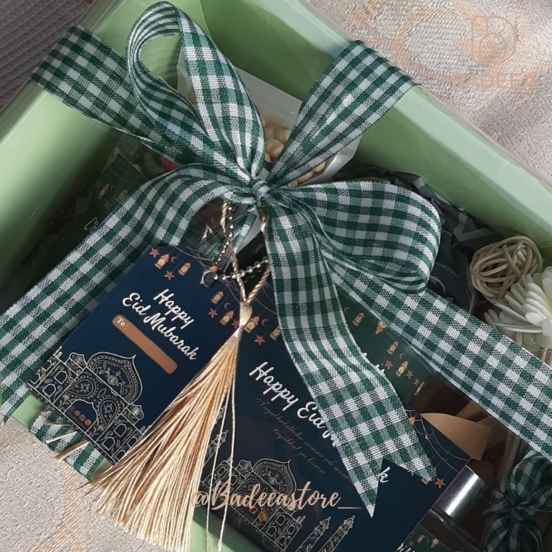 

Badeeastore - Hampers Lebaran Box Aisyah