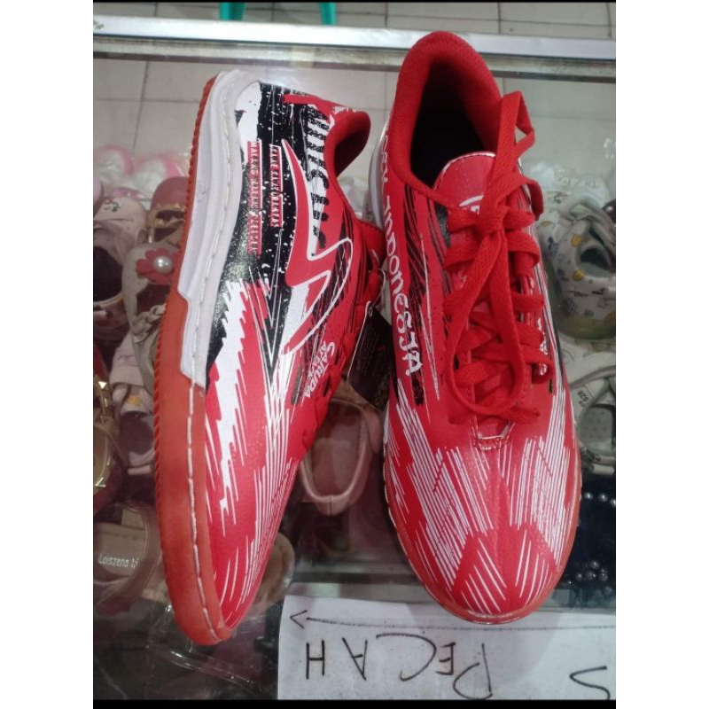 sepatu bola putsal futsal dewasa sudah jahit kuat dan nyaman di pakai murah meriah