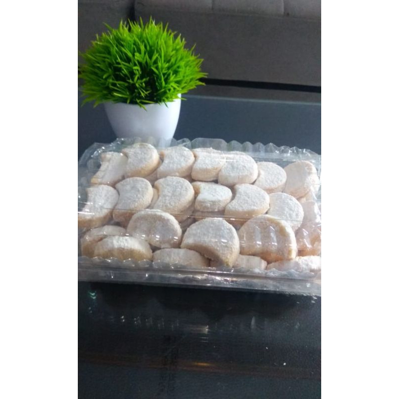 

Kue kering Putri Salju kemasan toples