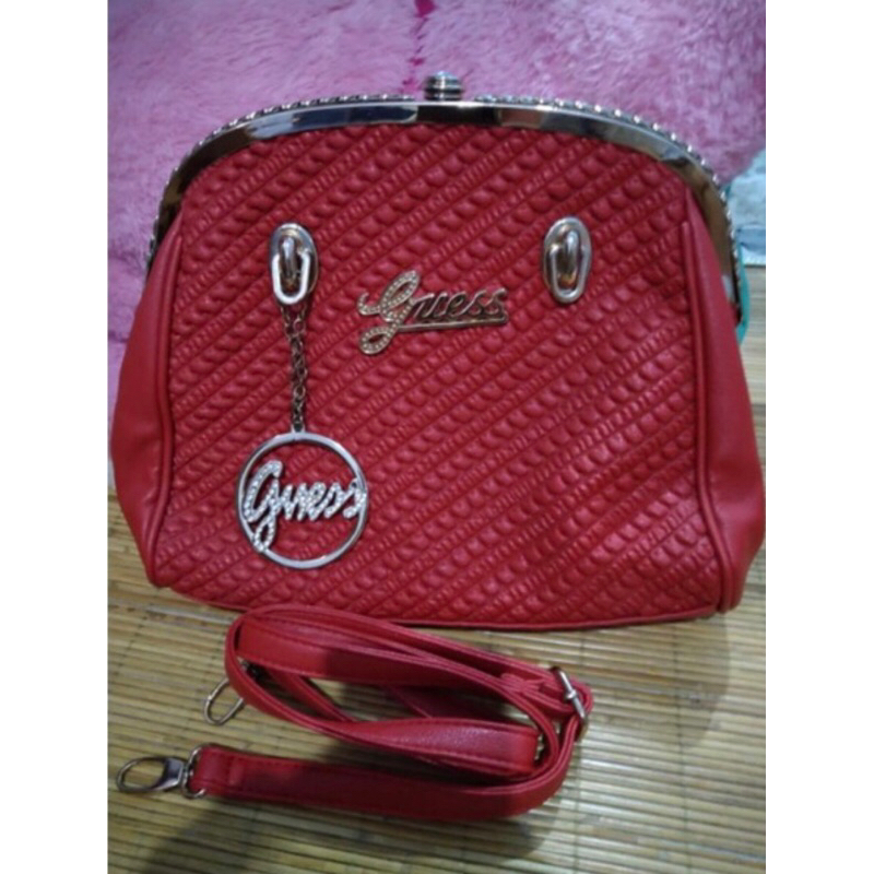 tas second kulit Guess slempang