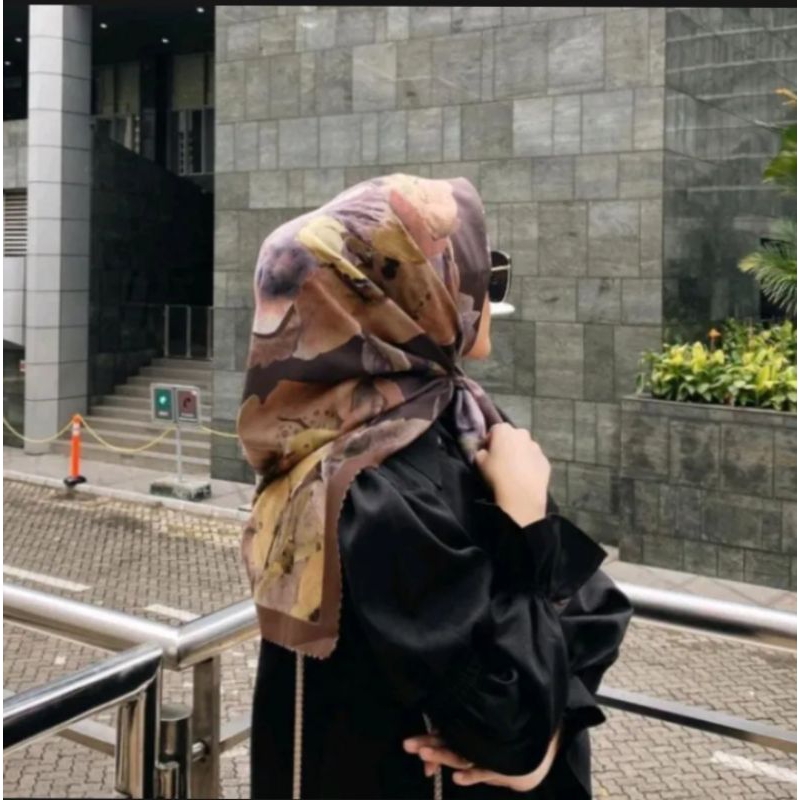 hijab segi 4 voal premium Deenay kw motif bunga list coklat kerudung segi 4 premium lasser cut