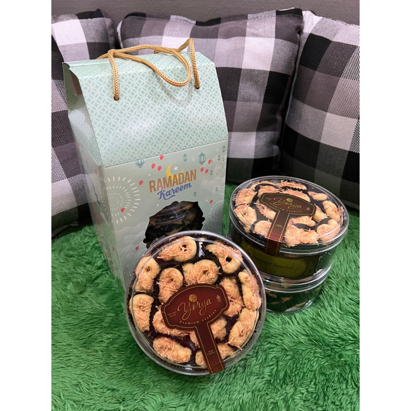 

Parcel Kue Kering Yorya isi 3 toples